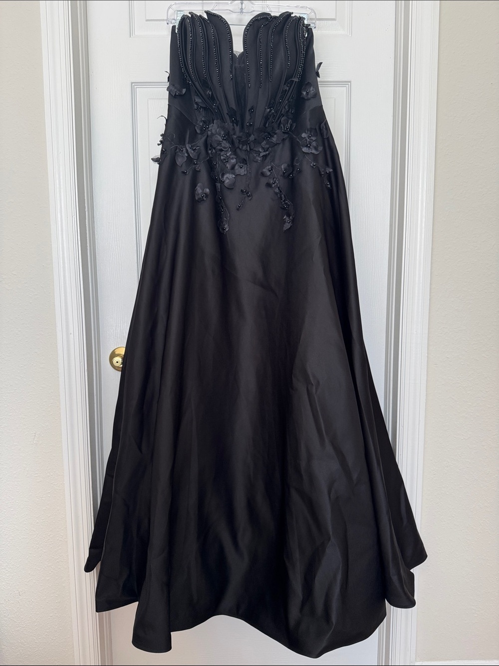 Mac Duggal 37134 Black Strapless Satin Floral Embellished Ball Gown Size 14 NWT - Picture 4 of 10
